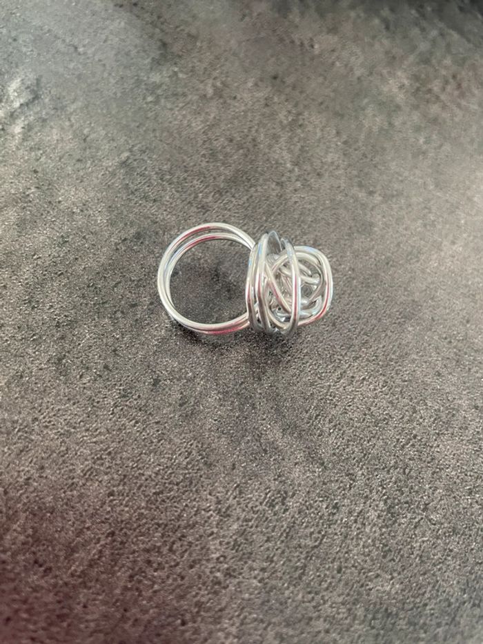 Jolie bague originale - photo numéro 2