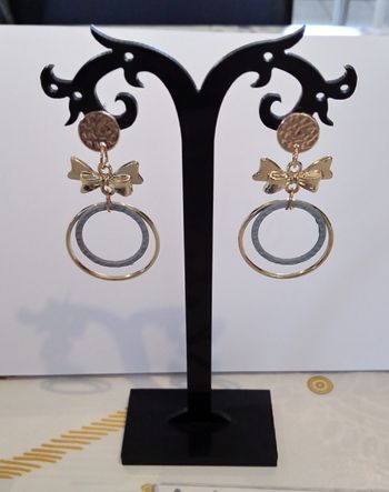 Boucles d'oreilles noeud dores cercle gris