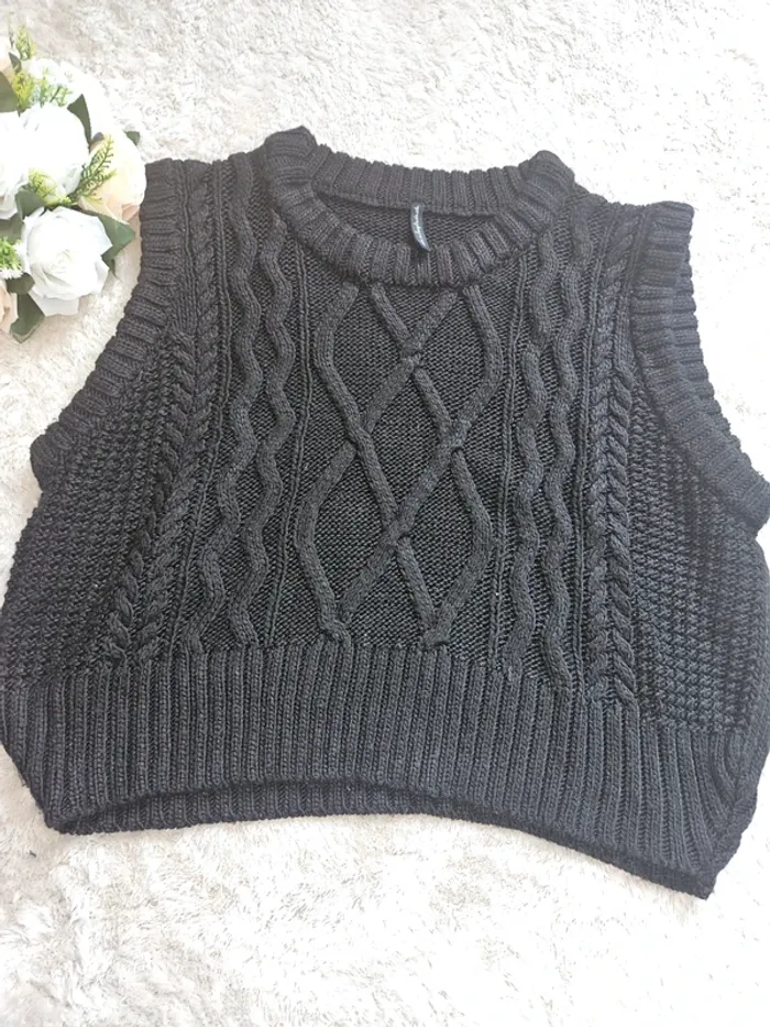 Pull noir sans manche - photo numéro 2