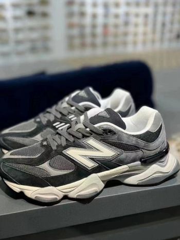 New Balance 9060 noir 40