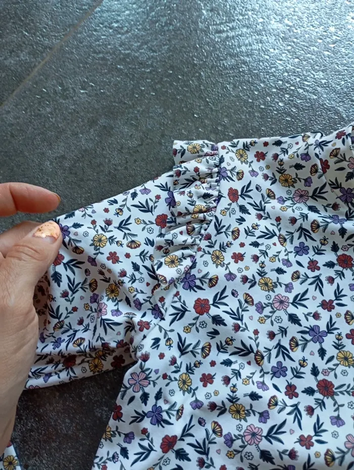 Kiabi t-shirt Anti Uv floral neuf 8 ans - photo numéro 6