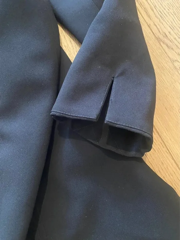 Veste longue noire avec chaîne dorée Elisabetta Franchi taille 44 IT (40 FR) - photo numéro 8