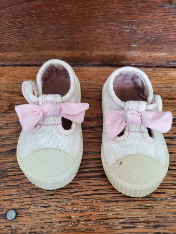 Baskets toile T.18 - photo numéro 3