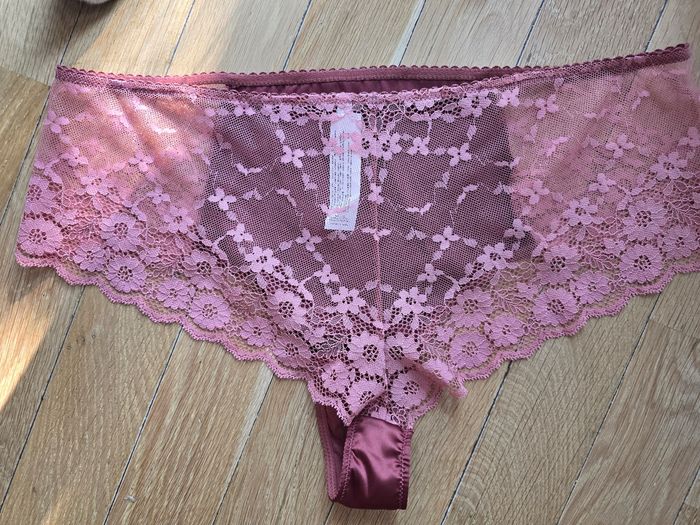 Joli shorty  en dentelle et satin - photo numéro 2