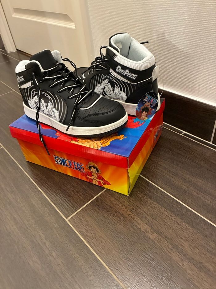 Chaussures OnePiece neuves - photo numéro 3