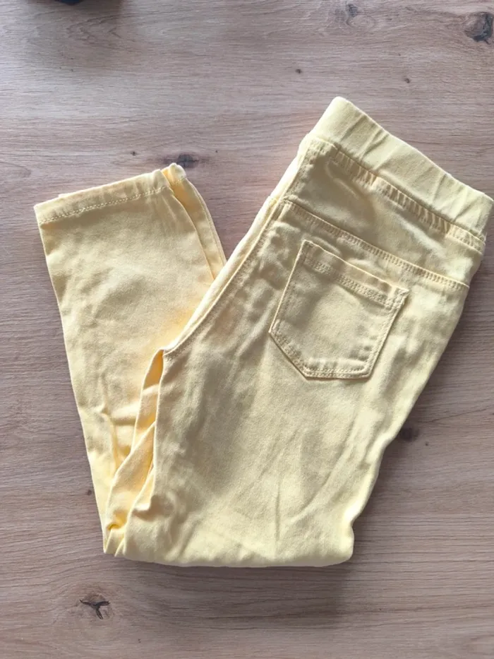 Pantalon jaune , taille 4 ans , neuf, fille - photo numéro 2