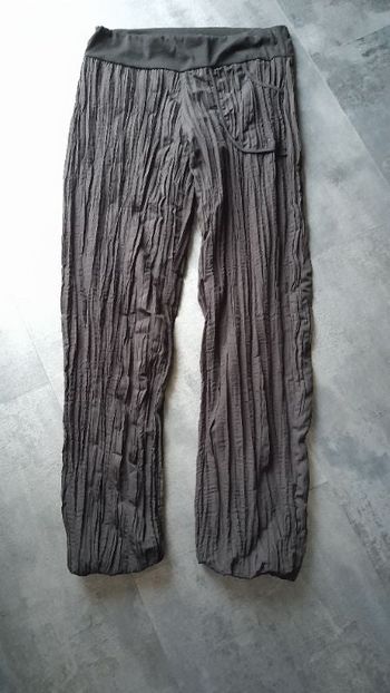 Pantalon noir aspect froissé