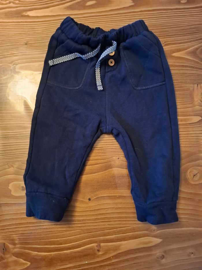 Lot de 3 pantalons 18 mois (2 orchestra 1 TAO) - photo numéro 4