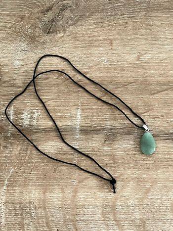 Collier avec pierre 🍒