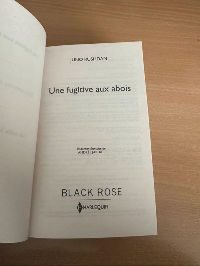 Livre Black Rose Harlequin - 2 histoires Romance Policier