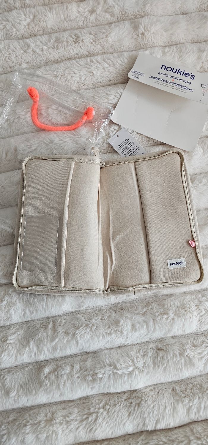 Protege carnet de santé Tiga Noukie's Neuf - photo numéro 4