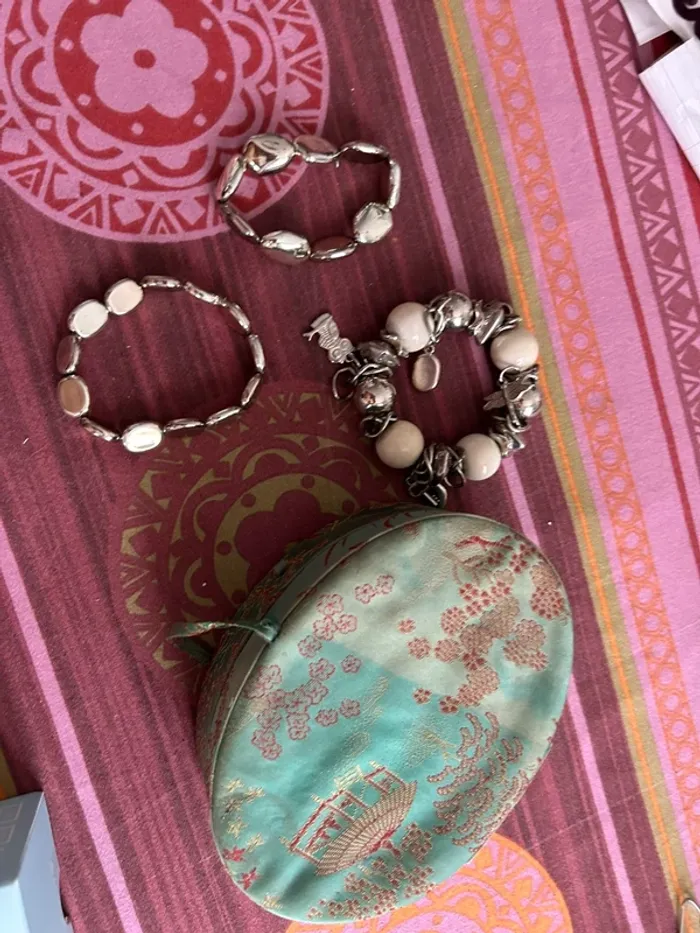 Lot de bijoux dans les tons blancs/argente avec sa boîte offerte - photo numéro 6