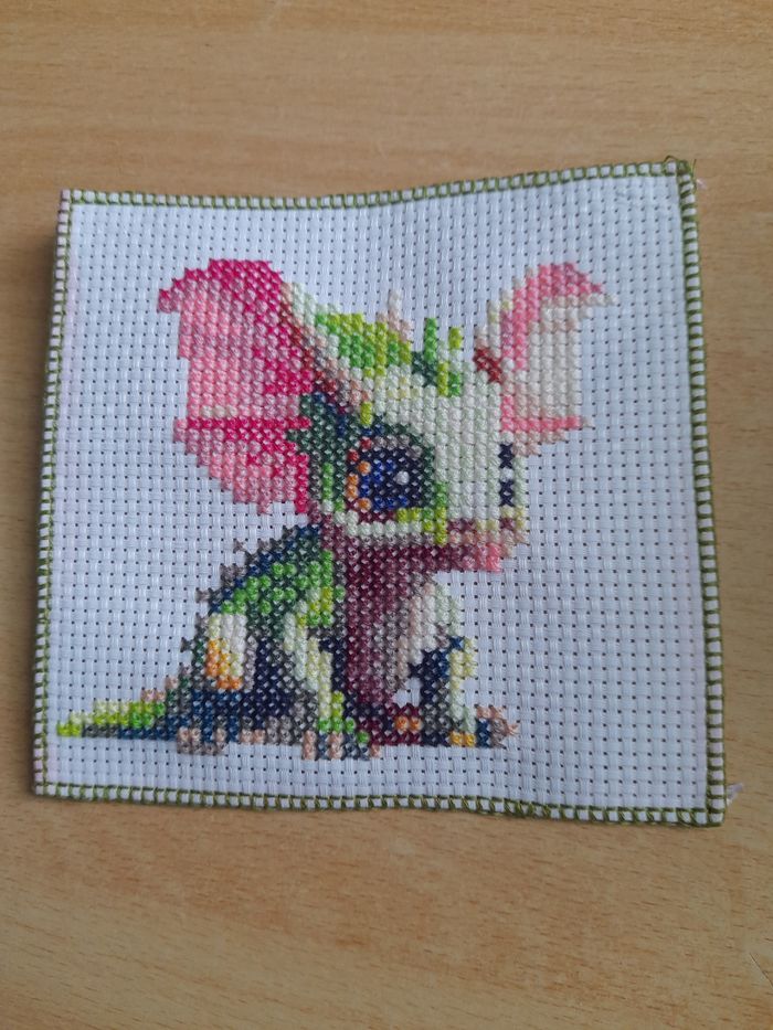 Broderie bébé dragon