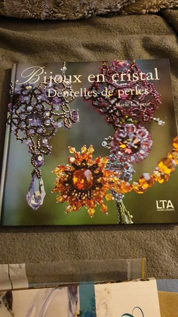 Livre bijoux en cristal
