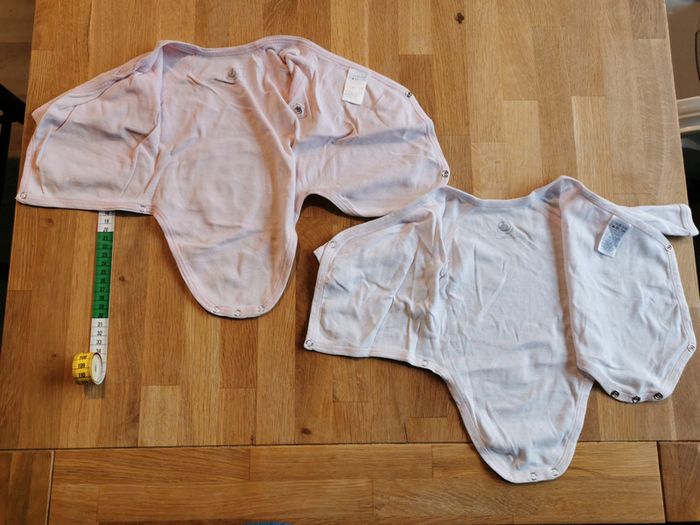Lot 2 bodies Petit Bateau 1 mois - photo numéro 3