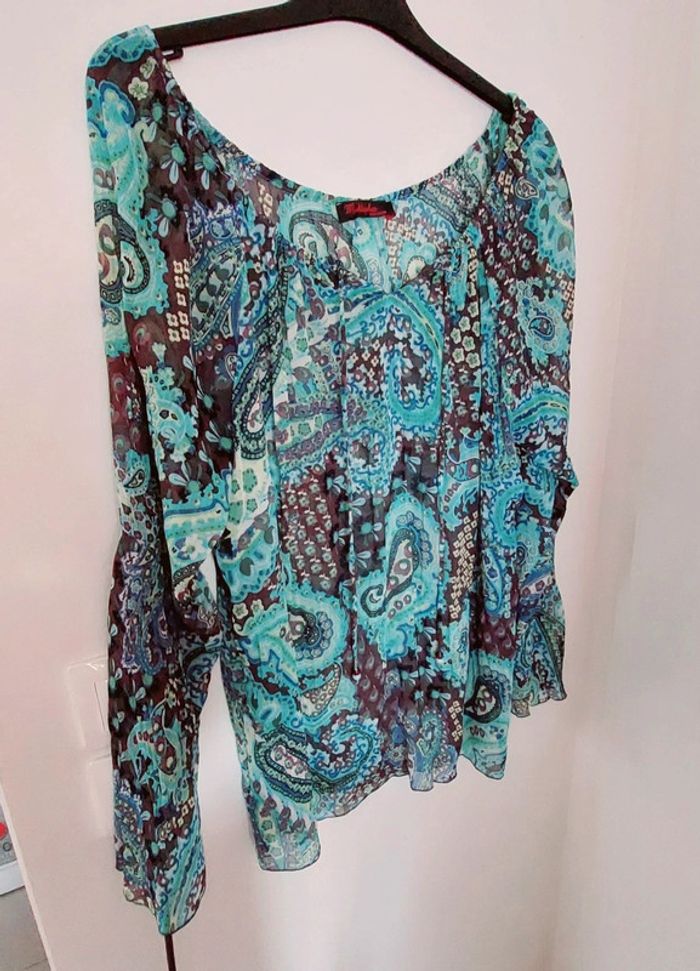 Très jolie chemise T 5 Multiples créateur - photo numéro 2