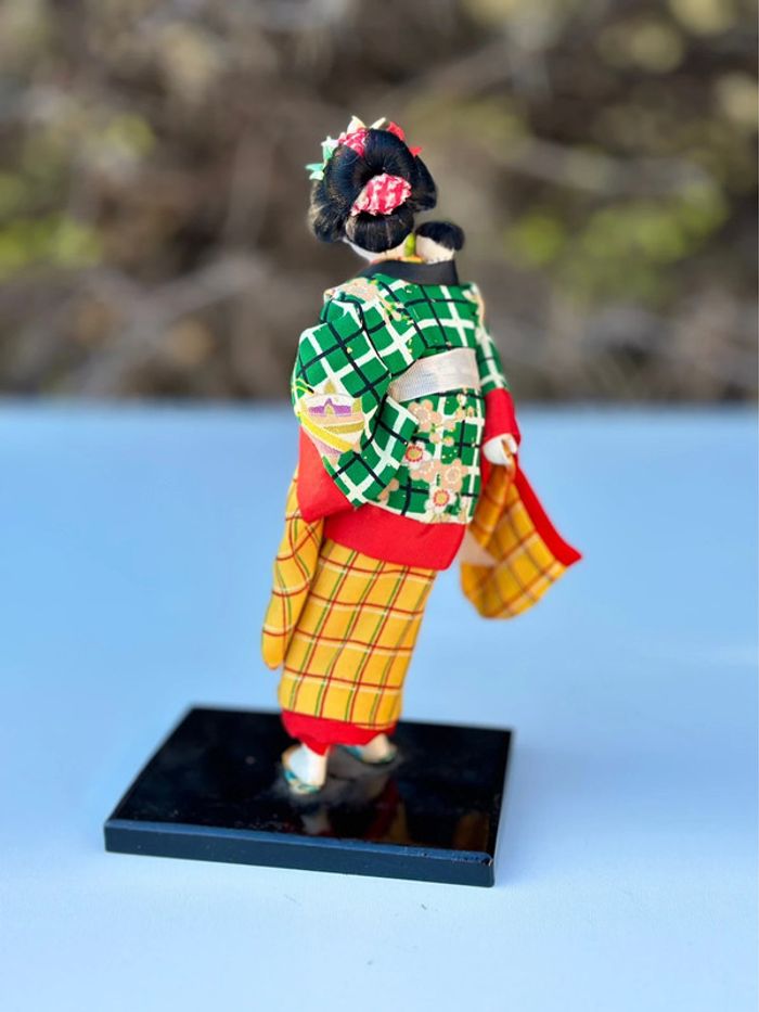 Poupée japonaise avec son bébé dans le dos - photo numéro 2