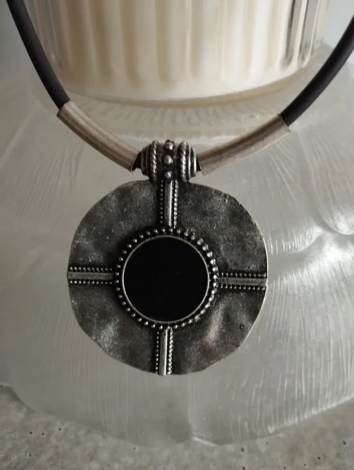 Collier ras de cou noir argent - photo numéro 2