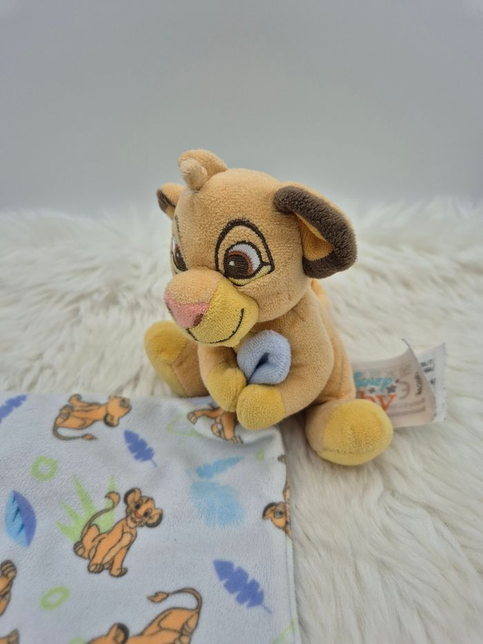 Doudou mouchoir Simba Le Roi Lion Disney feuille plume bleu clair - photo numéro 2