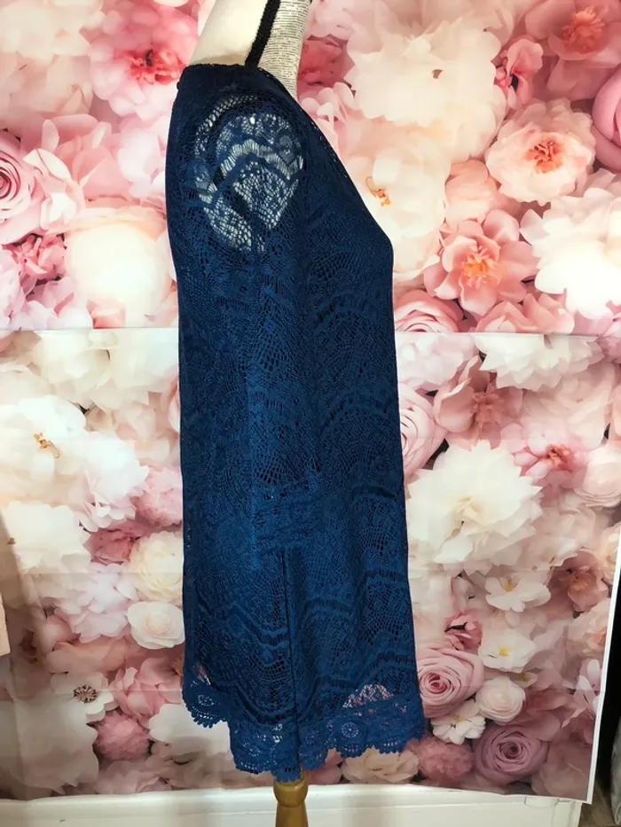 Robe en dentelle - photo numéro 2