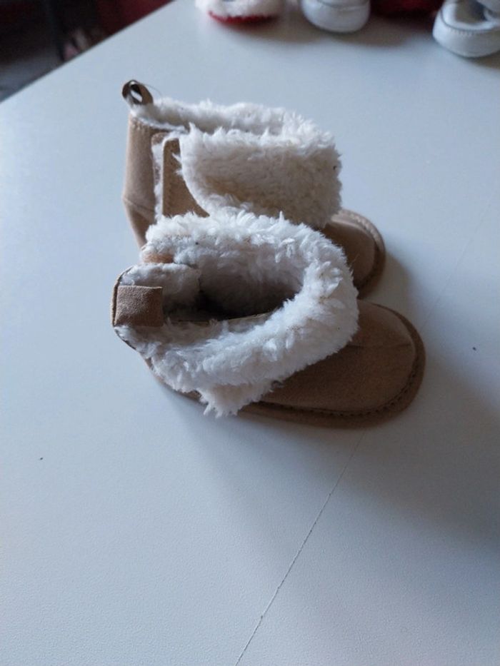 Chaussons Taille 18 - photo numéro 3