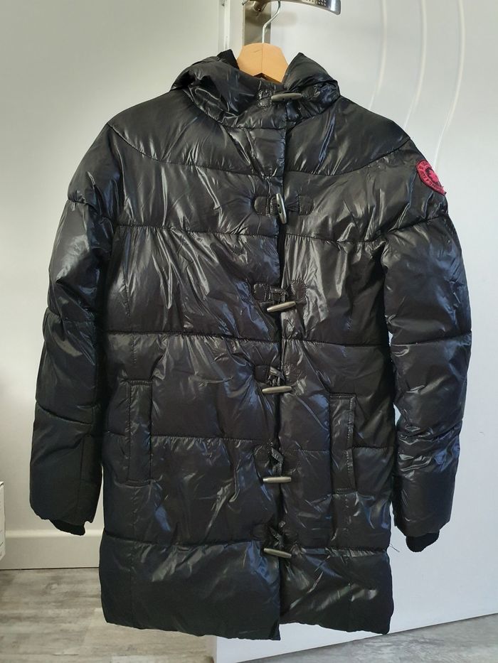 Manteau noir avec boutons