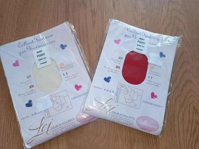 Deux collants fantaisies taille 3-4ans