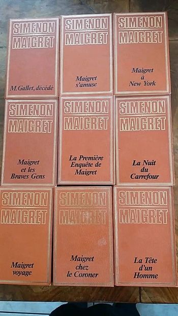 Lot de 9 livres simenon maigret