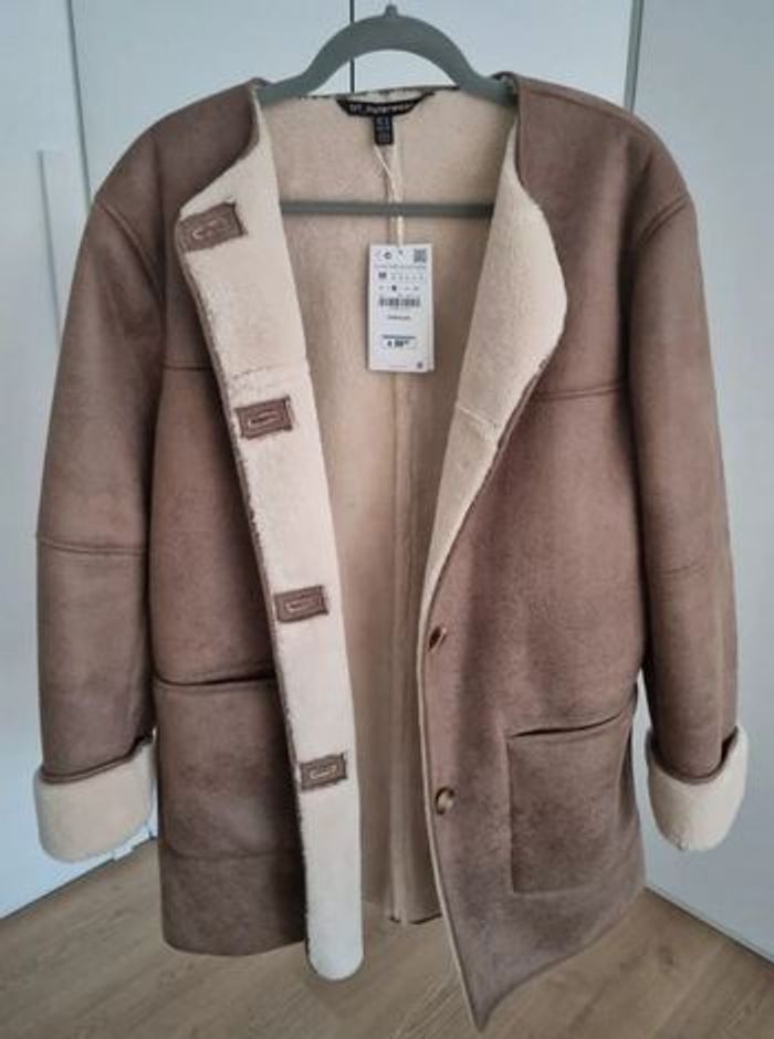 Magnifique manteau en peau retourner taille 38 Zara