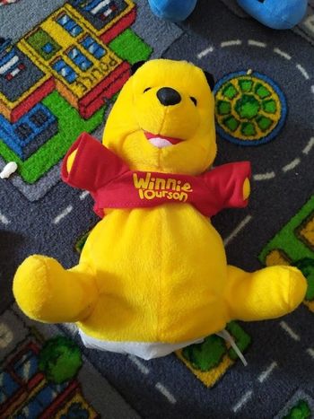 peluche doudou marionnette winnie l'ourson
