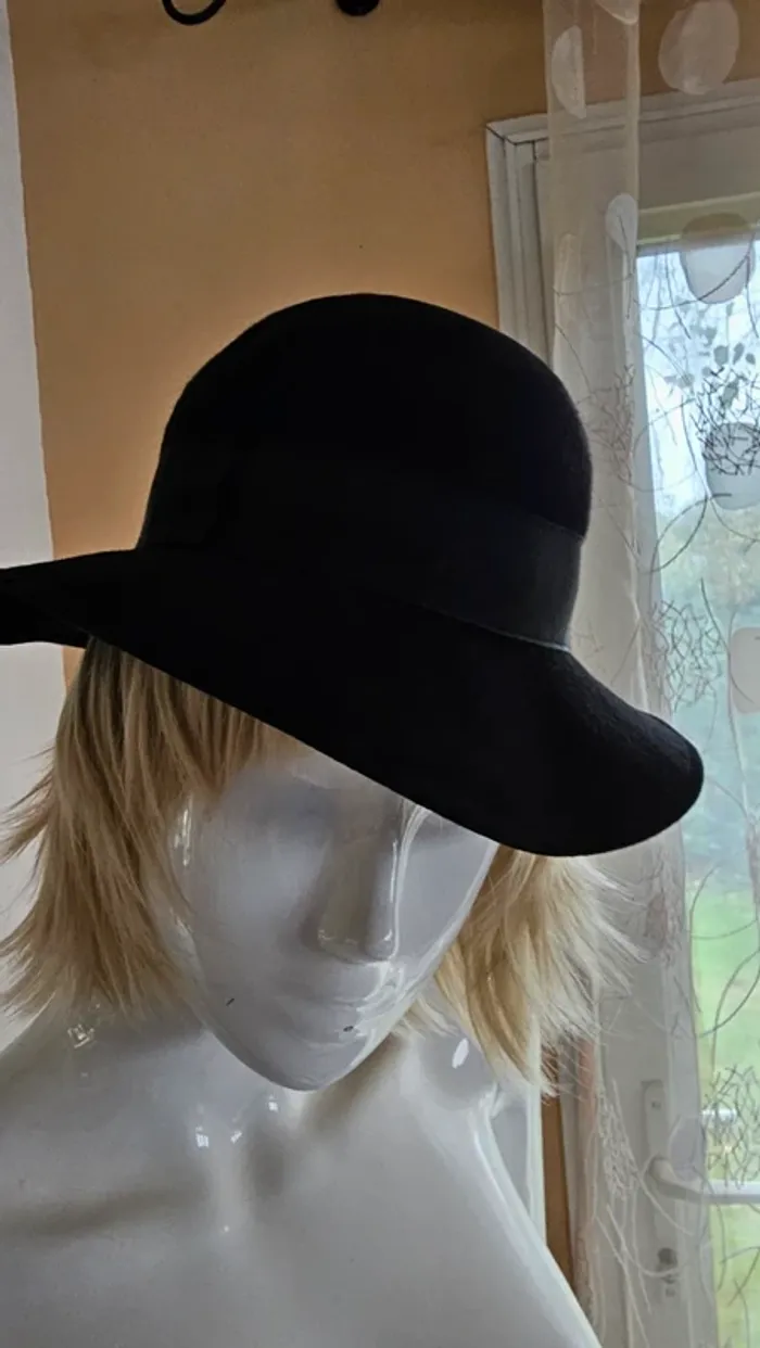 Chapeau noir femme T55