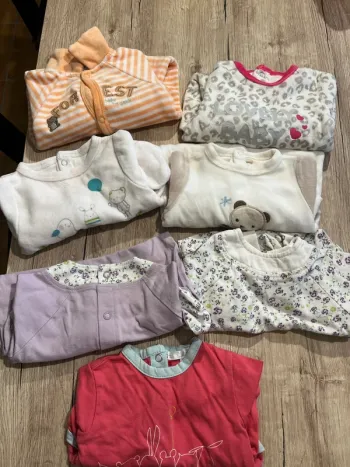 Lot pyjamas épais et légers