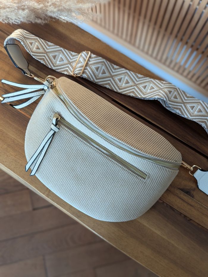 Sac banane effet velours couleur beige taupe - photo numéro 2