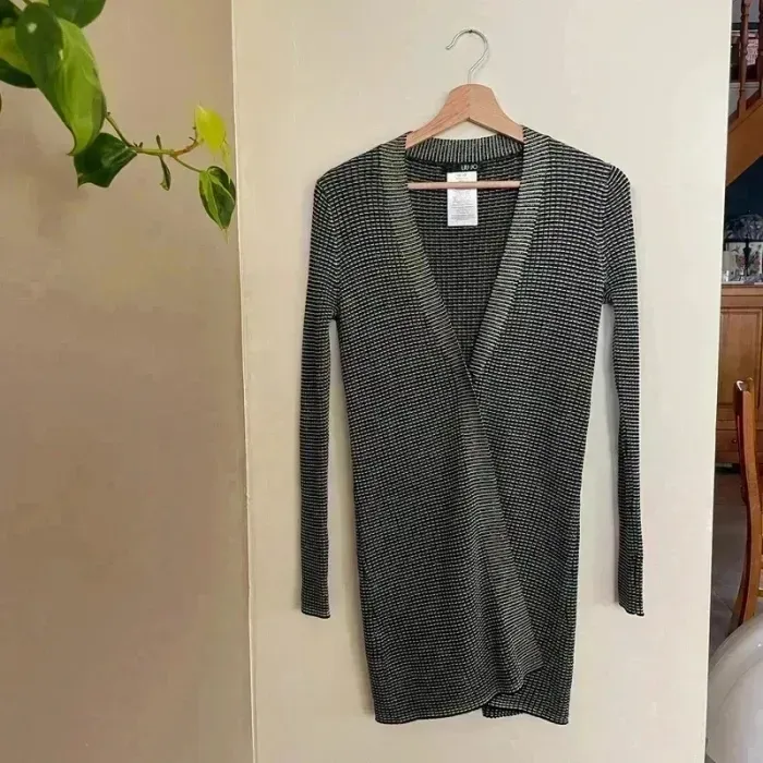 Robe pull gilet Liu Jo T.40 noir et blanc, maille stretch, col V profond chic et près du corps V025