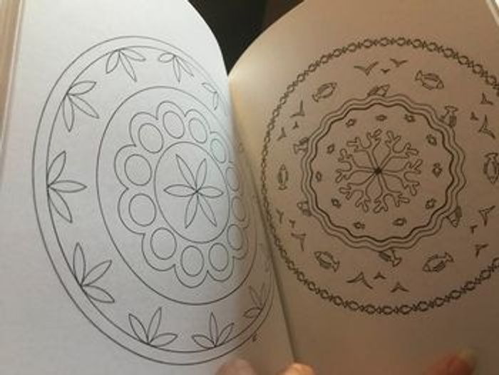 200 Mandalas à colorier pour lâcher prise - photo numéro 4