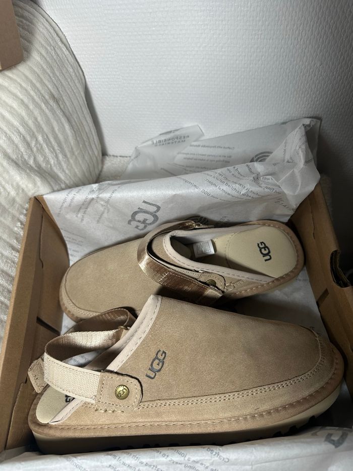 UGG Golden Star Beige