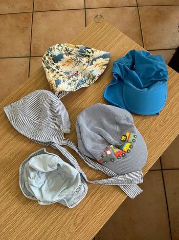 Lot chapeau et casquette