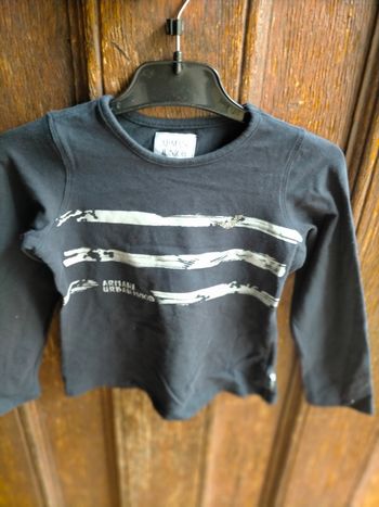 Ravissant tee shirt Armani  2 ans