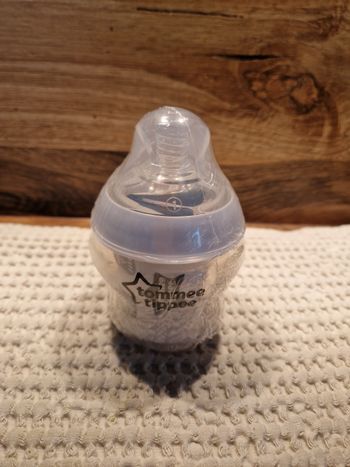 Biberon tomme tippee avec tetine 1