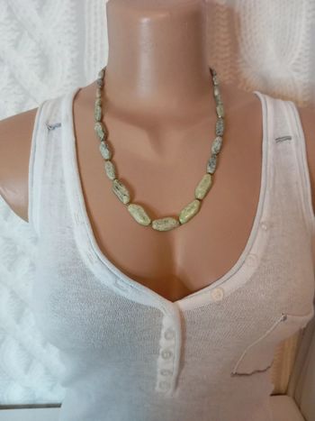 Collier ancien pierres vertes