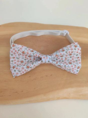 Noeud papillon fleuri orange, vert, beige, corail