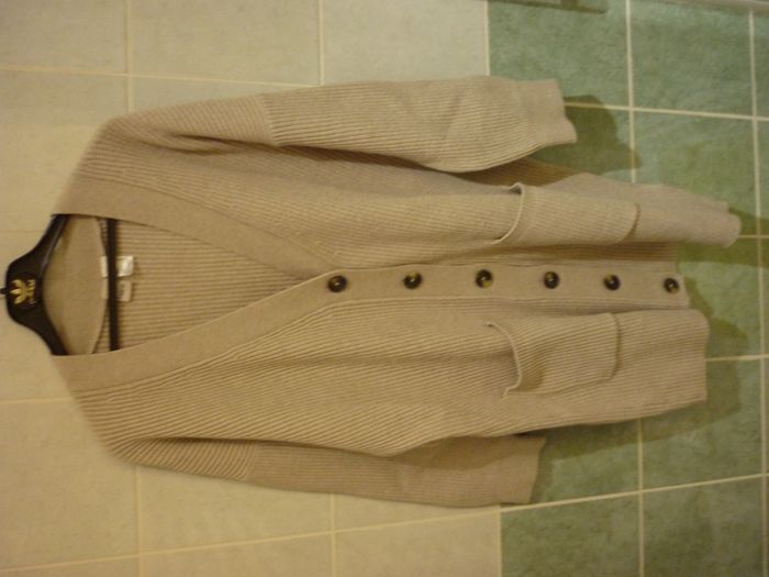 Cardigan col v long gros boutons avec poches