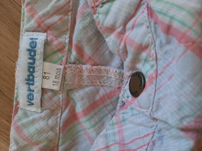 Ensemble été short gris +débardeur rose brodé +bandeau assorti Vertbaudet 18 mois - photo numéro 3