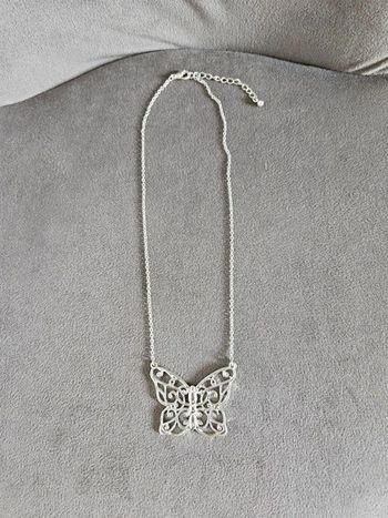 Collier papillon