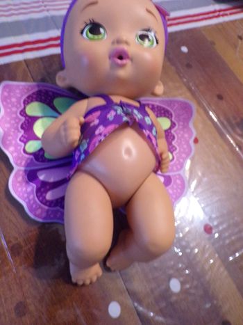 My Garden Baby poupon bébé papillon boit et fait pipi