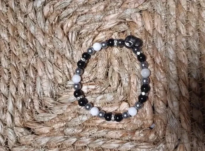 Bracelet en pierres naturelles noir/blanc/argenté neuf jamais porté Idéal Cadeau !! - photo numéro 2