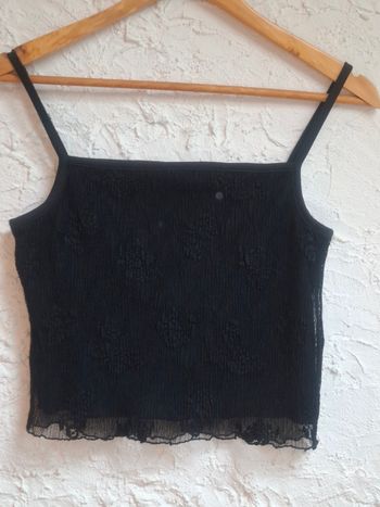 Top noir texturé dentelle