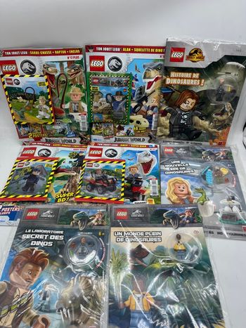 Lot de 8 livres d'activités Magazine Lego Jurassic world avec leurs figurines Neuf  