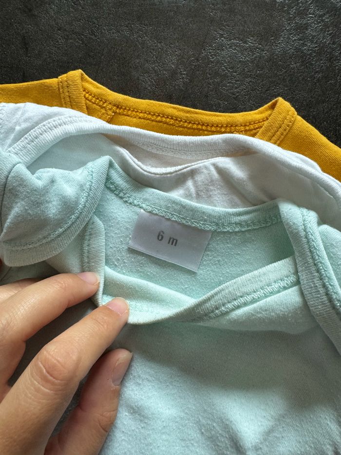 Lot 3 bodies 6 mois bébé - photo numéro 5