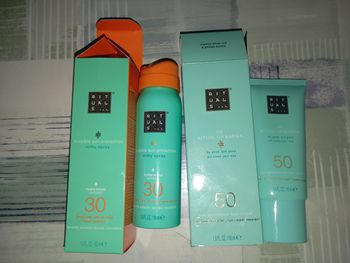 2 crèmes solaires Rituals neuves